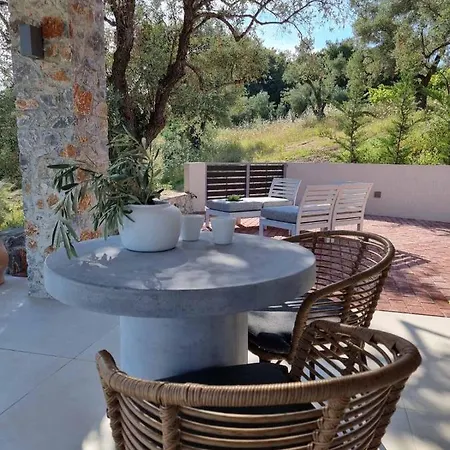 度假居 Stone Build With Private Pool *