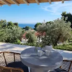 펜션 Stone Build With Private Pool