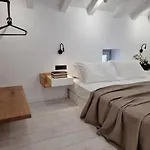 펜션 Stone Build With Private Pool *