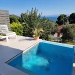 펜션 Stone Build With Private Pool 콜리오스
