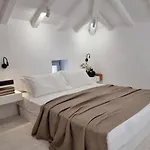 펜션 Stone Build With Private Pool *