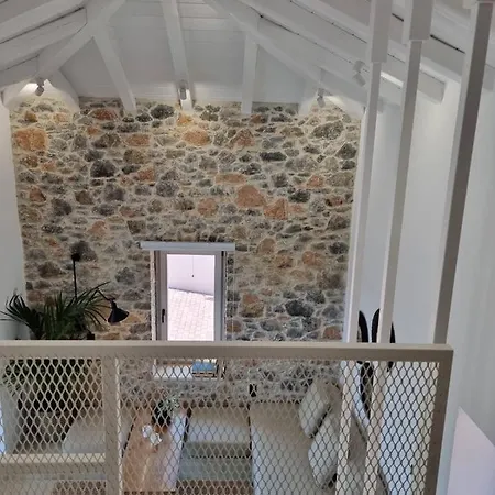 別荘 Stone Build With Private Pool コリオス